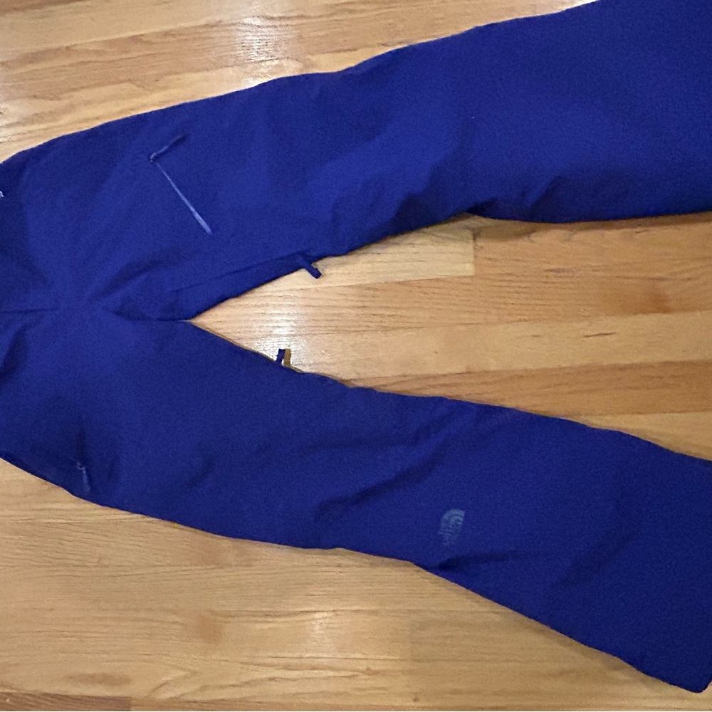 Women’s ski pants purple blue color .. great material a bit of a stretch